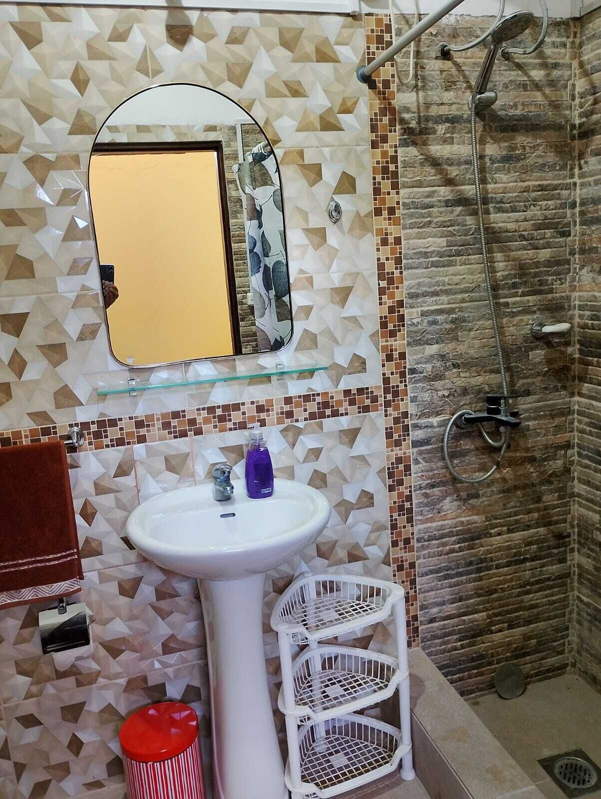 مجففات شعر، مراحيض شطف، مناشف، صابون