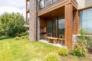 Terrace/patio - Cozy Melipal Retreat | Garden, BBQ & Pool (San Carlos de Bariloche)