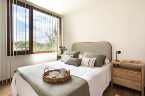 1 bedroom, free WiFi, bed sheets - Cozy Melipal Retreat | Garden, BBQ & Pool (San Carlos de Bariloche)