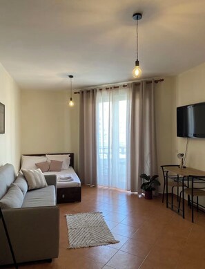 Smart TV - Arena Stadium Apartment (Tiranë)
