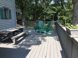 Outdoor dining - Delightful 4-bedroom house with AC in Lookout Mountain (Lookout Mountain)
