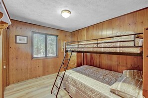 4 Schlafzimmer, Bügeleisen/Bügelbrett, Internetzugang, Bettwäsche