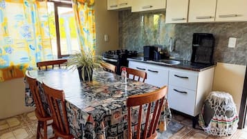 Micro-ondes, four, plaque de cuisson