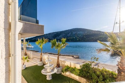 Beachfront luxury villa Vinisce