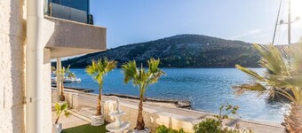 Beachfront luxury villa Vinisce