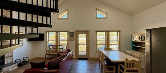 4K River Ranch • River Cabin 1 (sleeps 6)