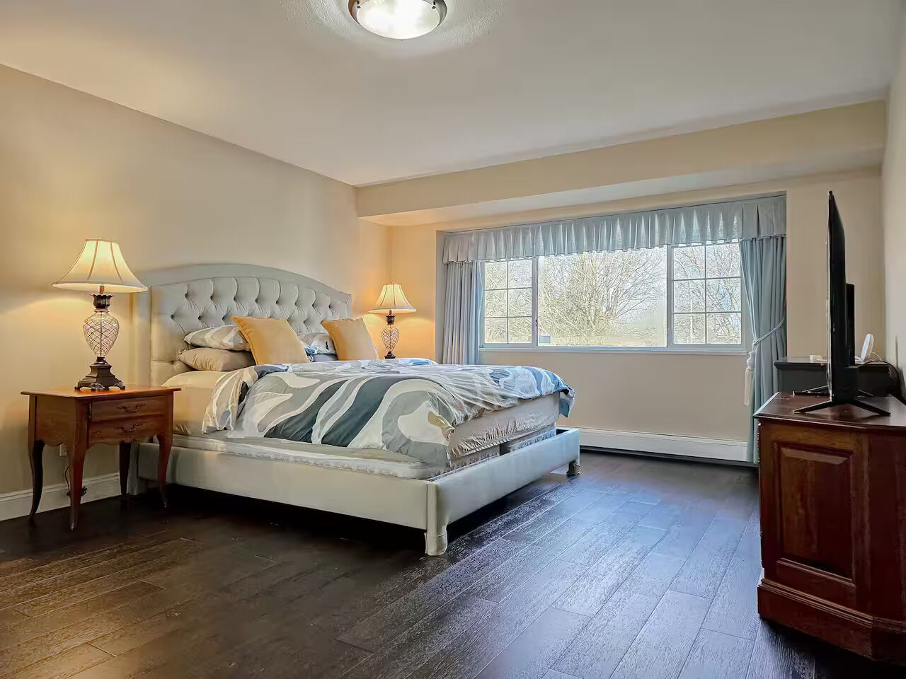 3 bedrooms, internet, bed sheets