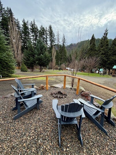 Woodland Cabin in Umpqua National Forest