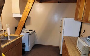 Fridge, microwave, oven, coffee/tea maker - One of our three large two bedroom “A” frame cabins at the Bar M Resort on Table Rock Lake (Branson)