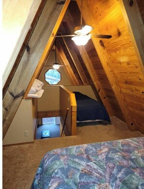 2 bedrooms, bed sheets - One of our three large two bedroom “A” frame cabins at the Bar M Resort on Table Rock Lake (Branson)