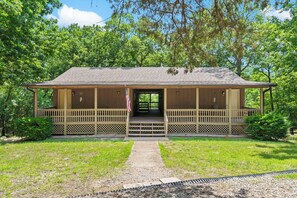 Exterior - One of our two large, two-bedroom condo style units at the Bar M Resort on Table Rock Lake (Branson)