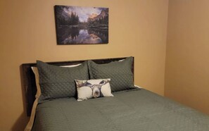 2 bedrooms, bed sheets - One of our two large, two-bedroom condo style units at the Bar M Resort on Table Rock Lake (Branson)