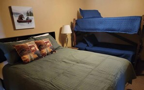 3 bedrooms, bed sheets - One of our two large deluxe two-bedroom condo style units at the Bar M Resort on Table Rock Lake. (Branson)