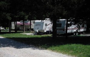Property grounds - One of our Glamping Site at the Bar M Resort on Table Rock Lake (Branson)