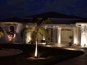 Exterior - Lake Kennedy water front villa (Cape Coral)