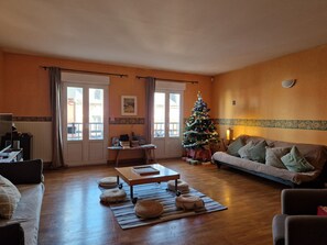 Living area - Triplex house in the village center, 30 m from the beach, ideally located (Ault)