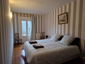 3 bedrooms, iron/ironing board, travel cot, free WiFi - Triplex house in the village center, 30 m from the beach, ideally located (Ault)