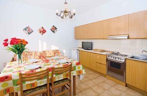 Fridge, stovetop - Holiday apartment with community garden (Bibione)
