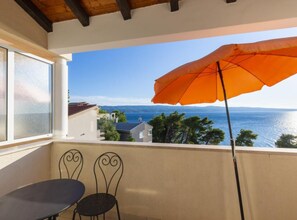 Outdoor dining - One Bedroom Apartment with Sea View and Terrace (Stanici)