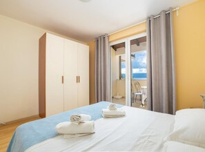 Internet, bed sheets - One Bedroom Apartment with Sea View and Terrace (Stanici)
