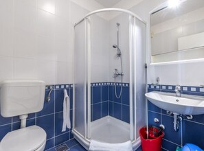 Shower, hair dryer, towels - Comfort One Bedroom Apartment with Sea View and Terrace (Stanici)