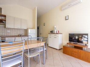Dining - Superior Two Bedroom Apartment with Sea View and Terrace (Stanici)