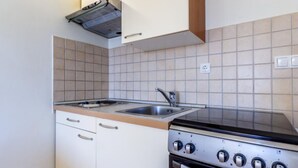 Kaffetrakter/tekoker, kjøleskap, mikrobølgeovn og ovn