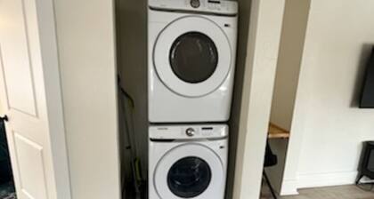 Charming Gem—Walk to Restaurants