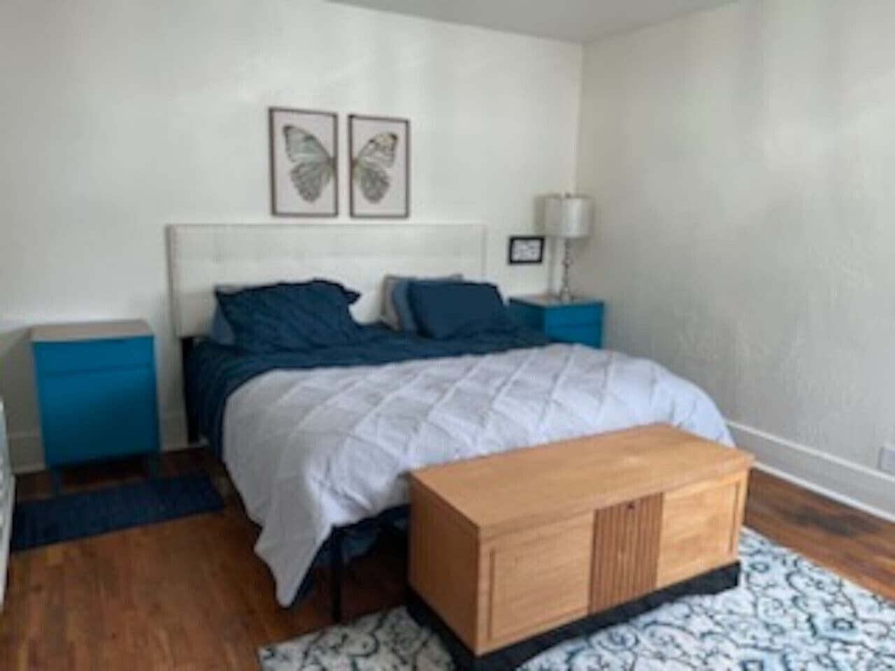 1 bedroom, desk, WiFi