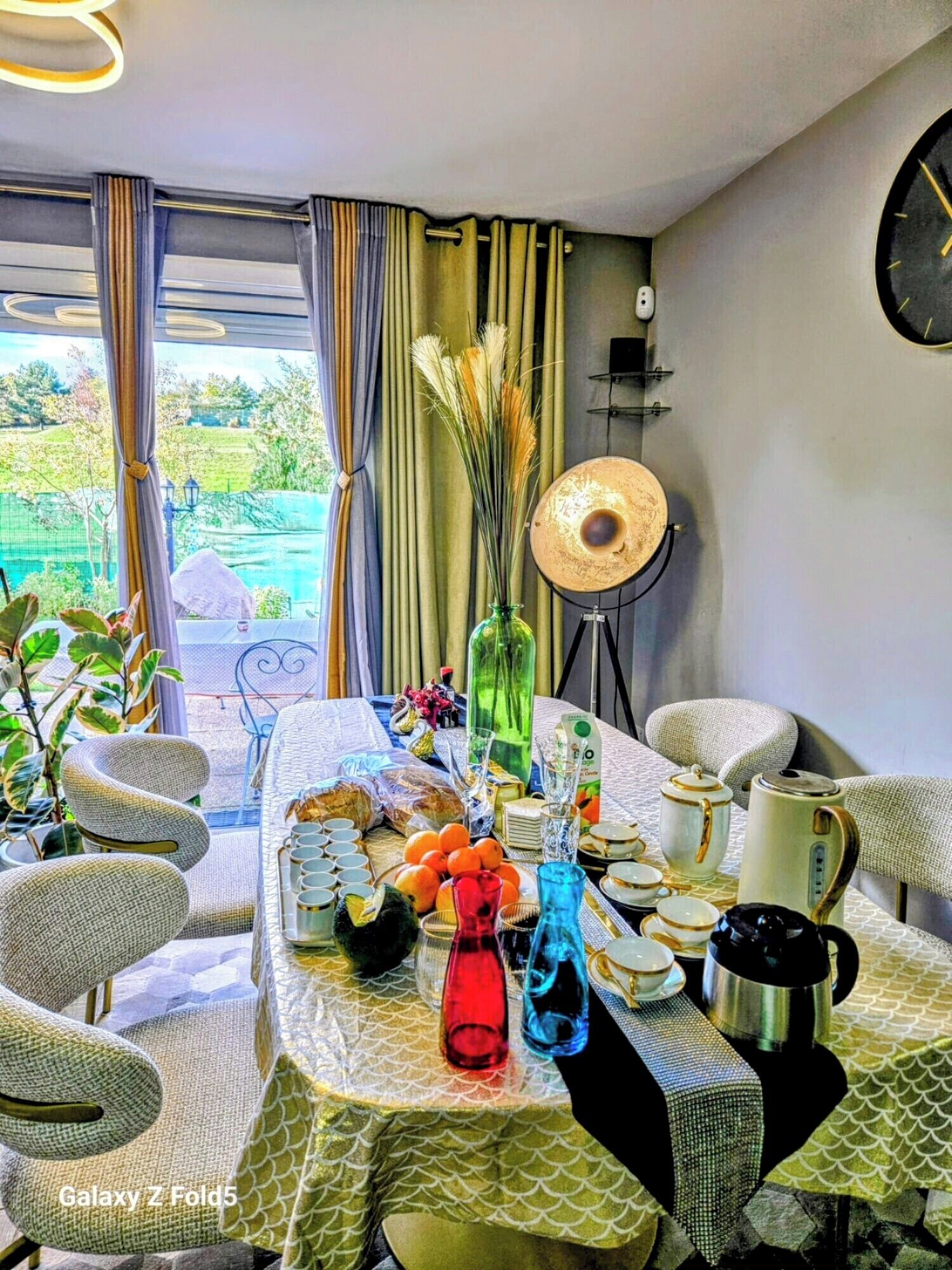 Televisión de pantalla plana de 45 pulgadas con canales por cable