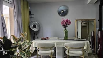 Chambre Privée Victorienne | Dining