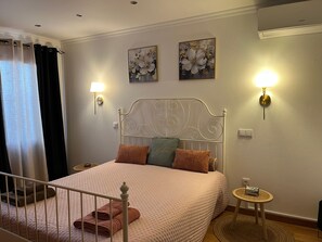 2 bedrooms, iron/ironing board, WiFi, bed sheets - Casa Dos Avós Guest House, where the mountains embrace the sea! (Arco da Calheta)