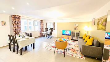 Apartment | Living area | Flat-screen TV