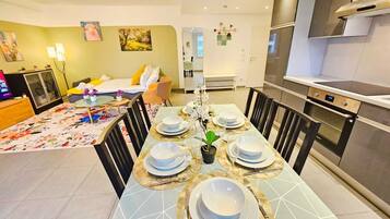 Apartment | Dining