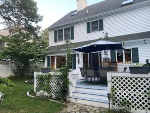 Terrace/patio - 4-bedroom house with pool and walking distance to Tisbury and Lake Tashmoo. (Tisbury)