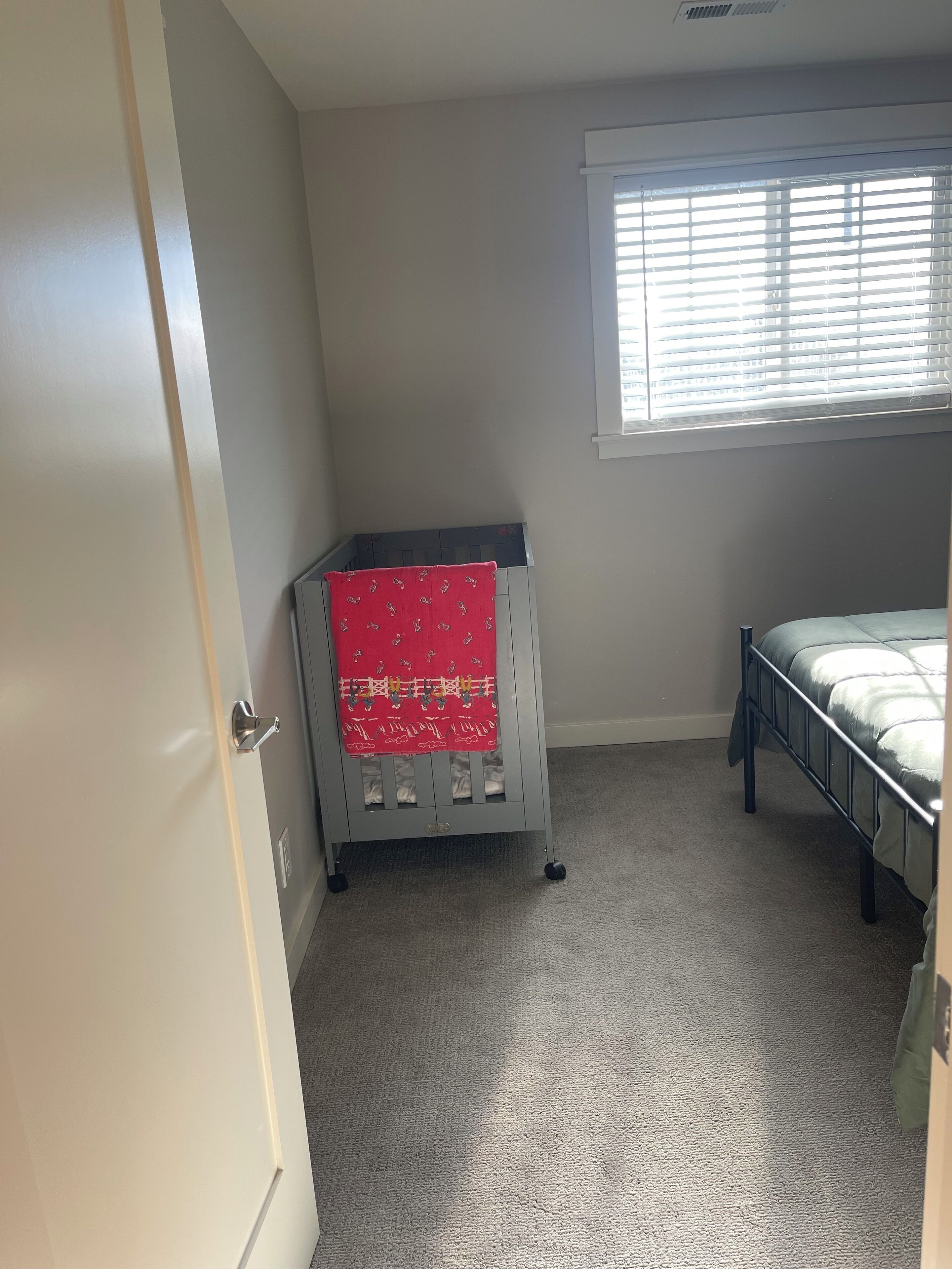 3 bedrooms, travel crib, free WiFi, bed sheets