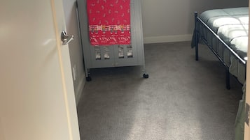 3 bedrooms, travel crib, free WiFi, bed sheets