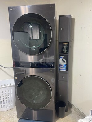 Interior - Cozy,  3BR retreat near Freeway, Fishing & Golfing (Woodland)