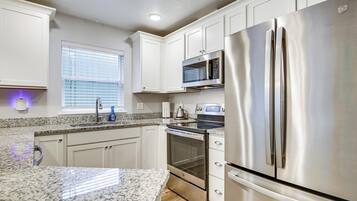 Fridge, microwave, stovetop, dishwasher