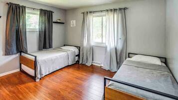 3 bedrooms, iron/ironing board, travel crib, WiFi