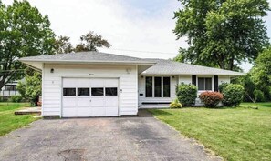 Exterior - Enjoyable Home by Airport & Dwtn (Rochester)