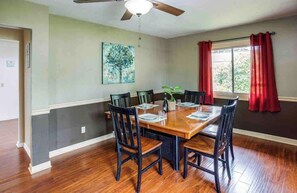 Dining - Enjoyable Home by Airport & Dwtn (Rochester)