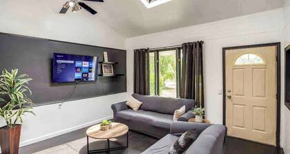 Enjoyable Home by Airport and Dwtn