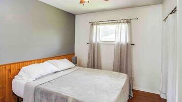 3 bedrooms, iron/ironing board, travel crib, WiFi