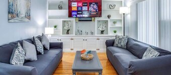 Adorable&Cozy Suburban Home Mins from Dwtn/Airport