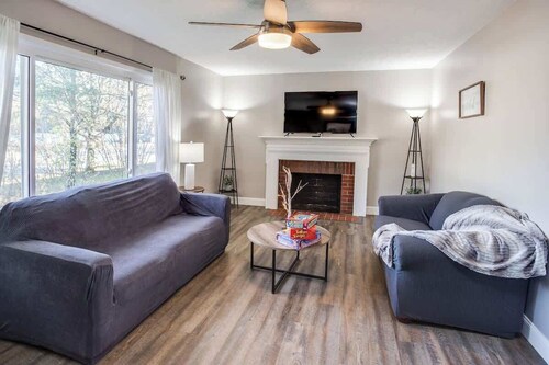 💫Modern & Quiet Suburban Ranch Mins to Dtwn/Stores