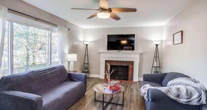 💫Modern & Quiet Suburban Ranch Mins to Dtwn/Stores