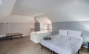 4 slaapkamers, een strijkplank/strijkijzer, reisbedje, wifi