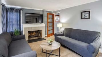 Télévision, cheminée