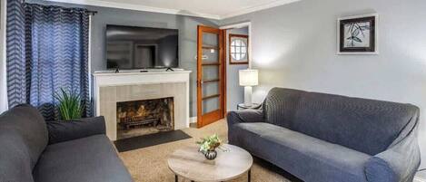 Televisie en een open haard